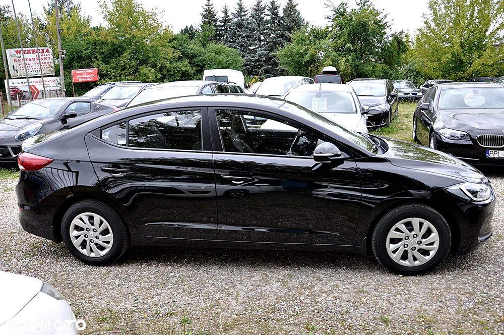 Hyundai Elantra 1.6 Comfort - 10