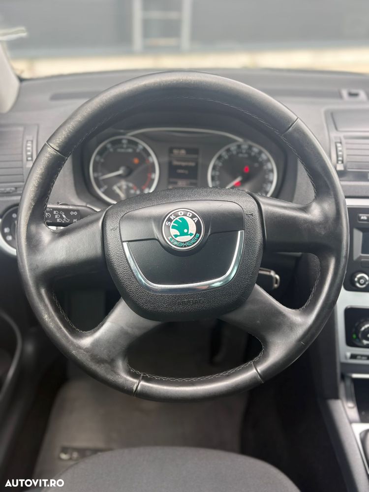 Skoda Octavia 1.4 TSI Ambiente - 25