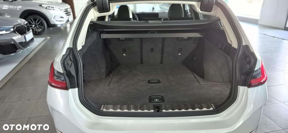 BMW Seria 3 318d Touring - 16