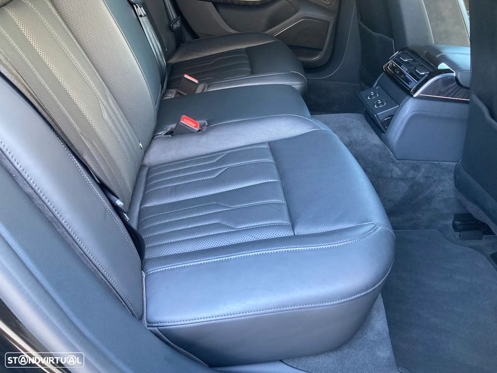 Audi A8 3.0 TDi V6 quattro Tiptronic Longo - 30