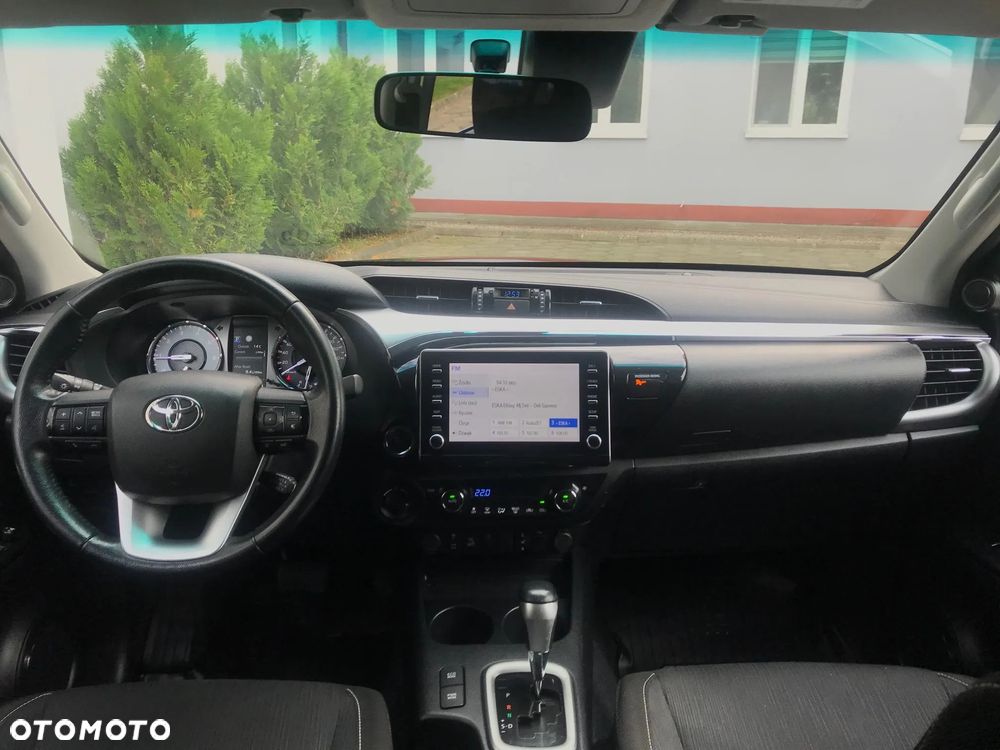 Toyota Hilux 2.8 D-4D Double Cab SR5 4x4 - 26