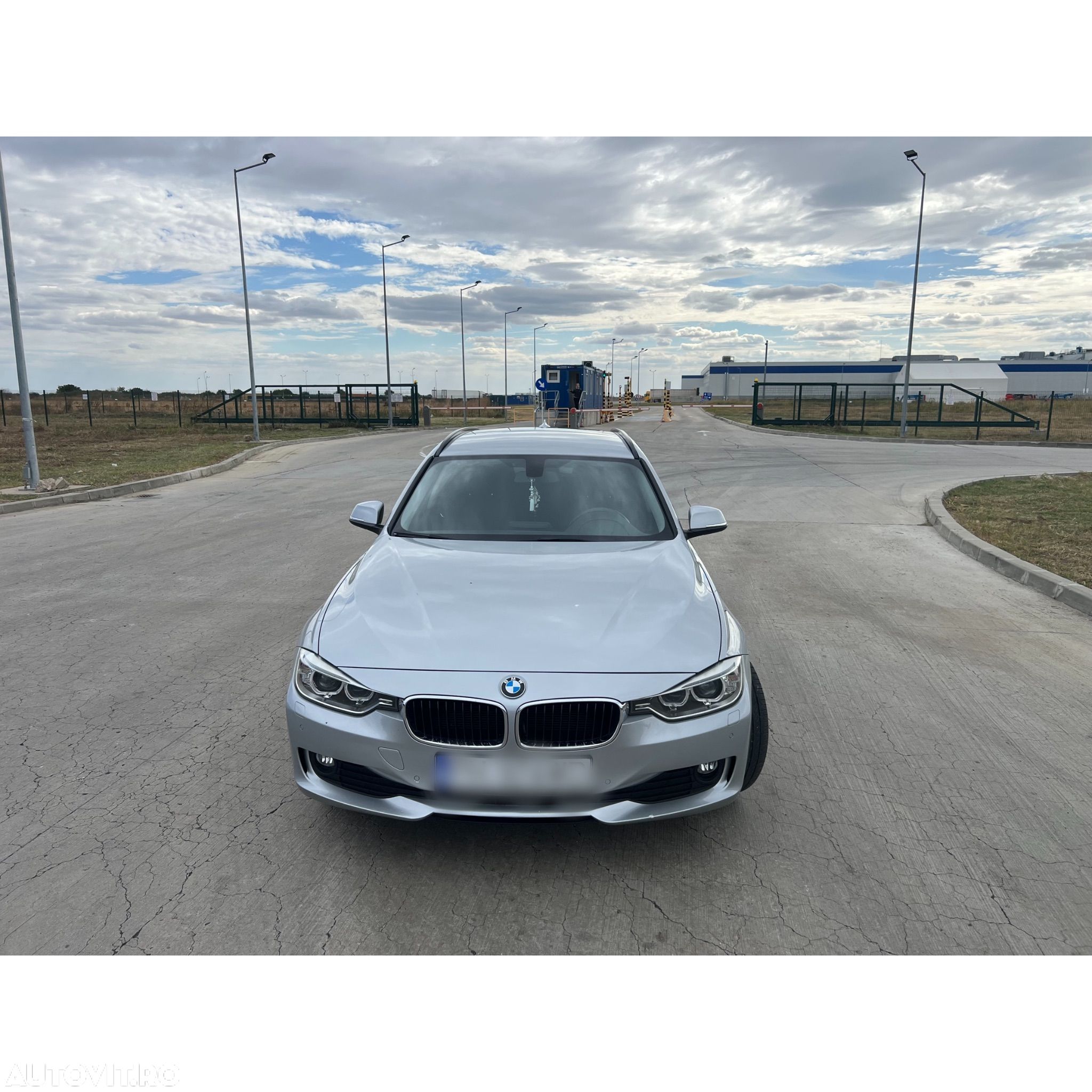 BMW Seria 3 318d Touring Aut. Modern Line - 1