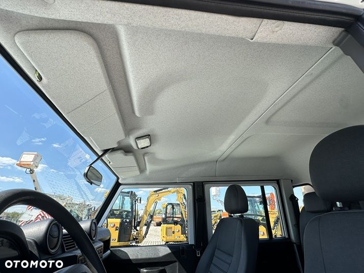 Land Rover Defender 2.2 TD4 E - 24
