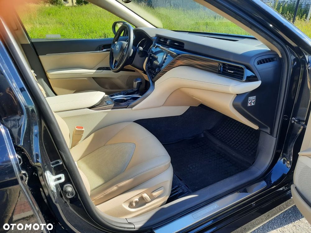 Toyota Camry 2.5 Hybrid Executive CVT - 9