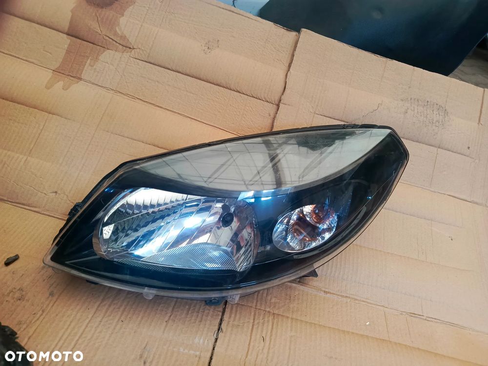 LAMPA PRZEDNIA  PRAWA LUB LEWA SANDERO I - 4