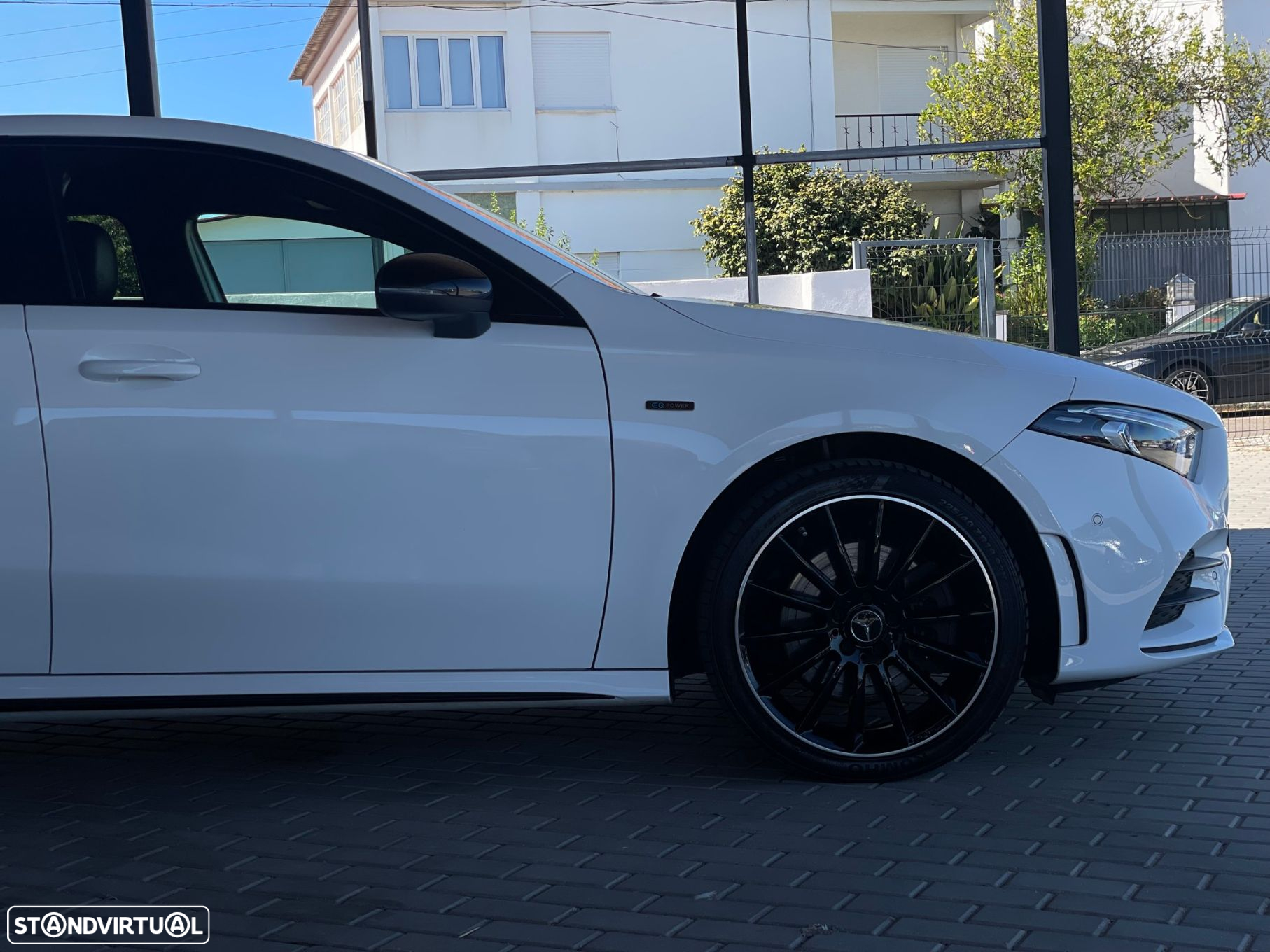Mercedes-Benz A 250 Limousine e AMG Line - 10