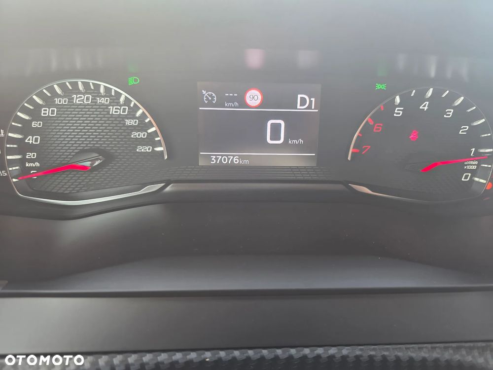 Peugeot 2008 PureTech 130 EAT8 Active Pack - 28