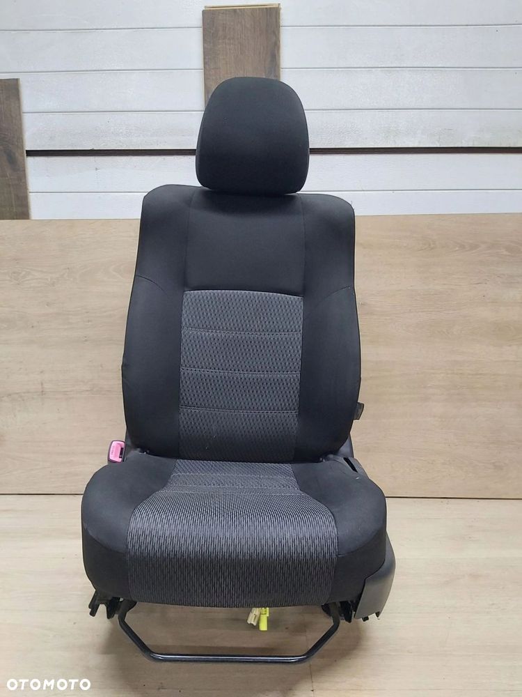 Toyota AVENSIS T27 LIFT fotel lewy przód air bag 14r - 1