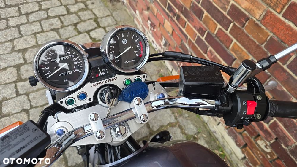 Yamaha XJR - 33