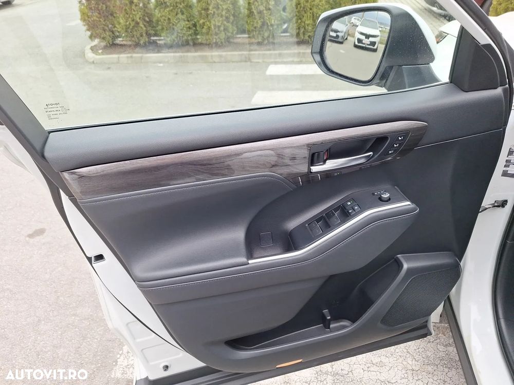 Toyota Highlander 2.5 L Dynamic Force 248CP Luxury Pearly - 17