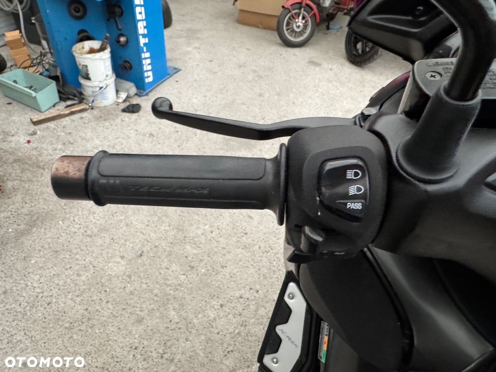 Yamaha X-max - 11