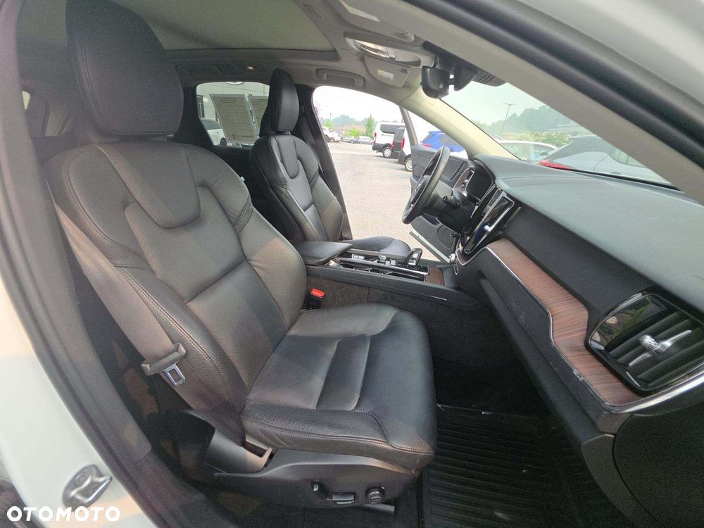 Volvo XC 60 B5 B AWD Plus Bright - 6