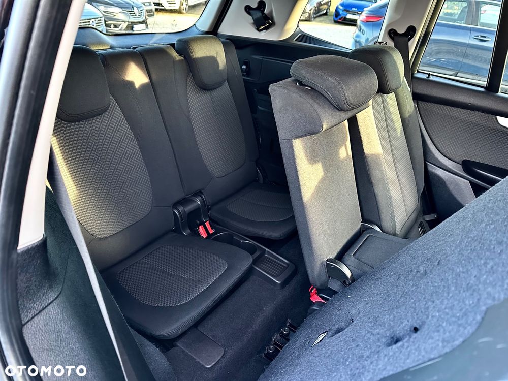 BMW Seria 2 218d - 12