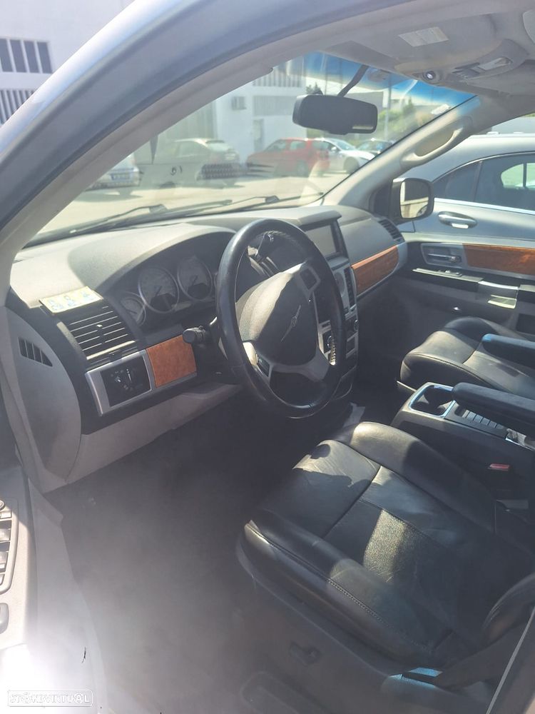 Chrysler Grand Voyager - 14