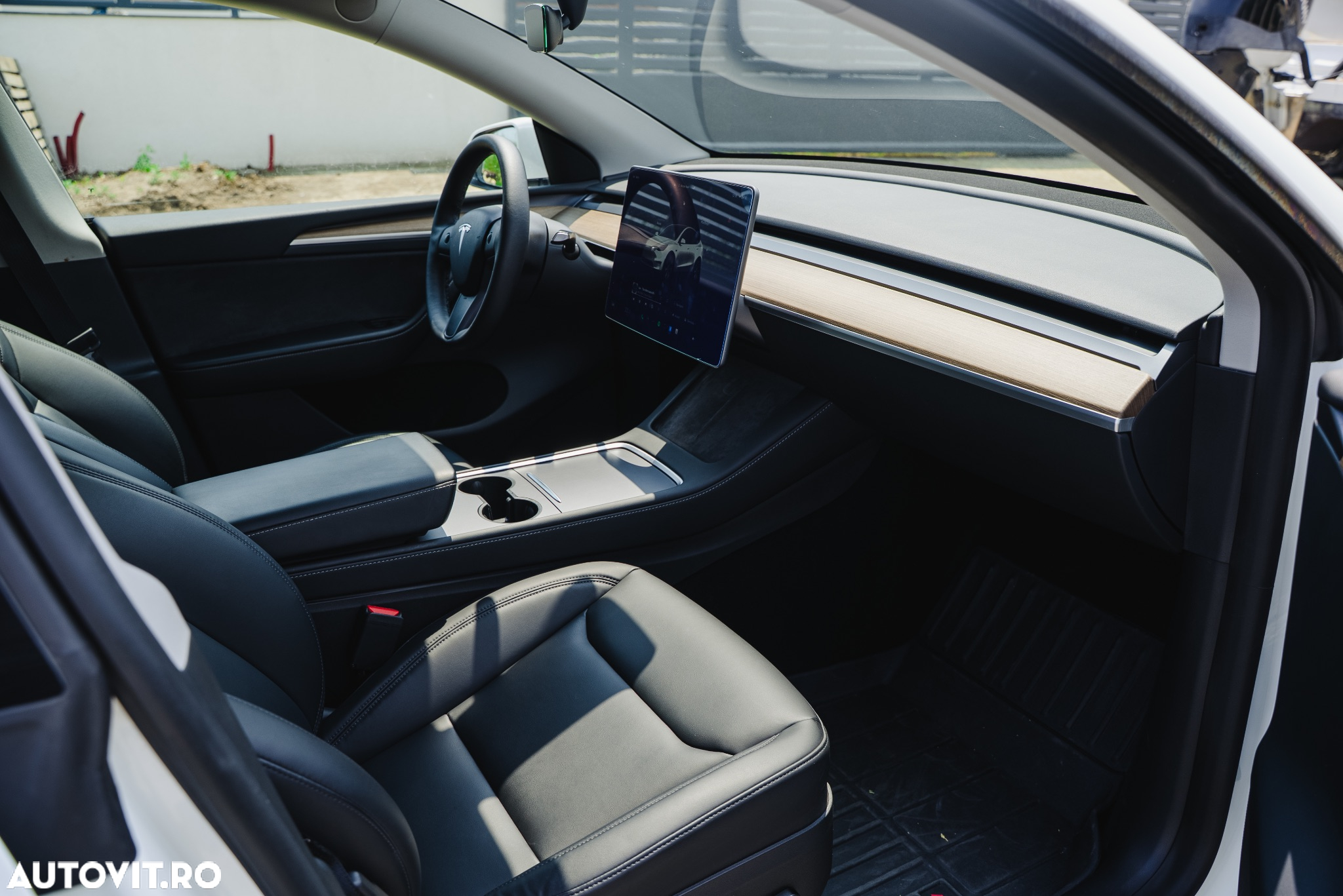 Tesla Model Y AWD Long Range - 30