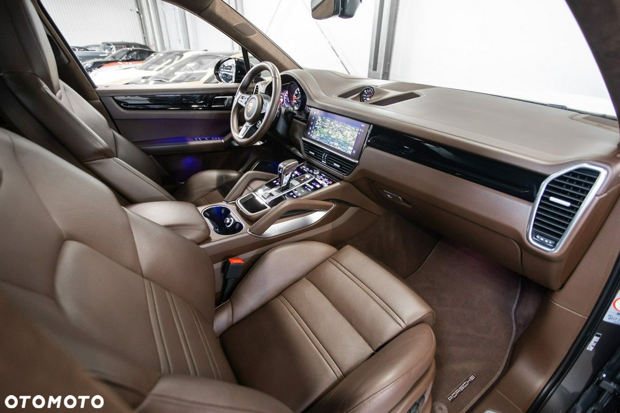 Porsche Cayenne Turbo - 21