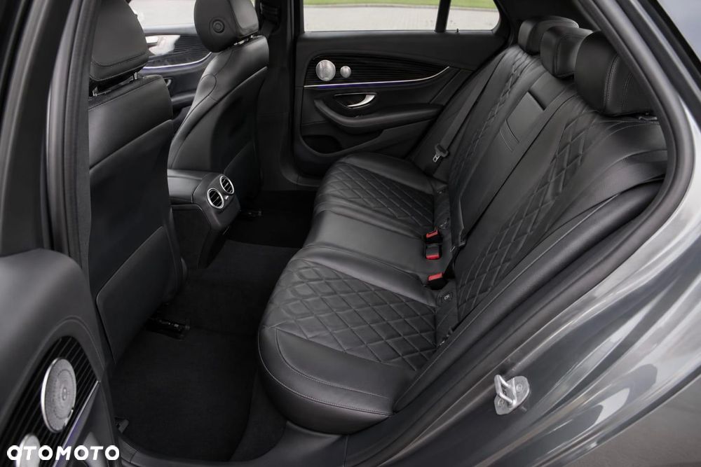 Mercedes-Benz Klasa E 350 D 4Matic 9G-TRONIC AMG Line - 11