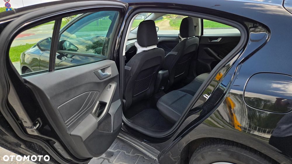 Ford Focus 1.5 EcoBlue Start-Stopp-System TITANIUM DESIGN - 12