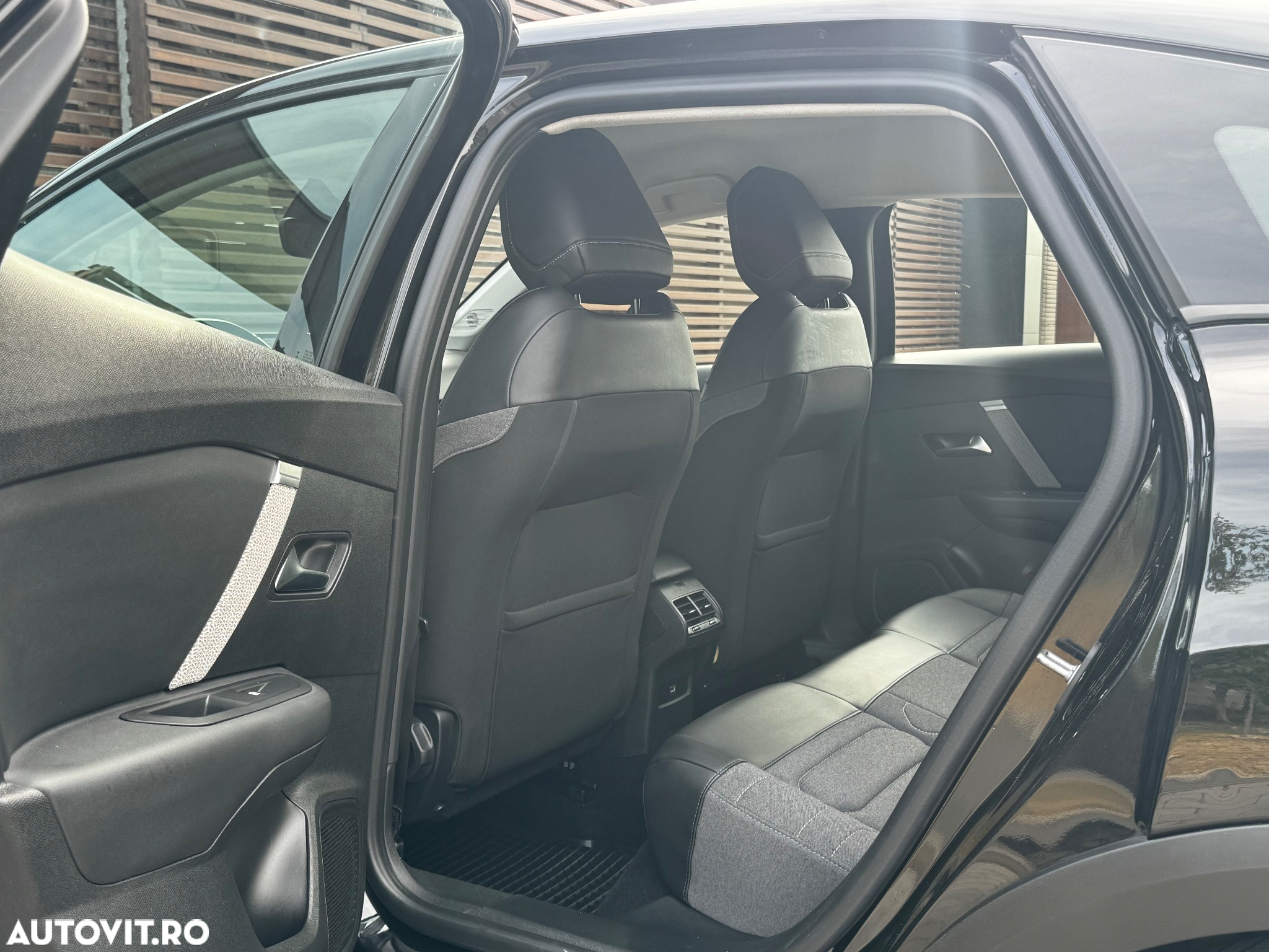 Citroën C4 1.2 PureTech S&S EAT8 Shine - 16