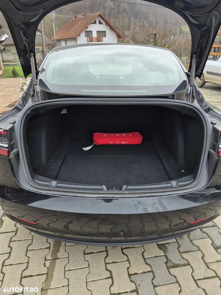 Tesla Model 3 Long Range - 4