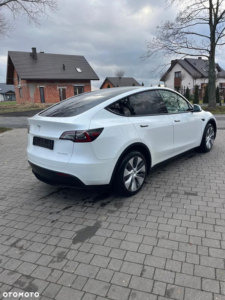 Tesla Model Y - 7