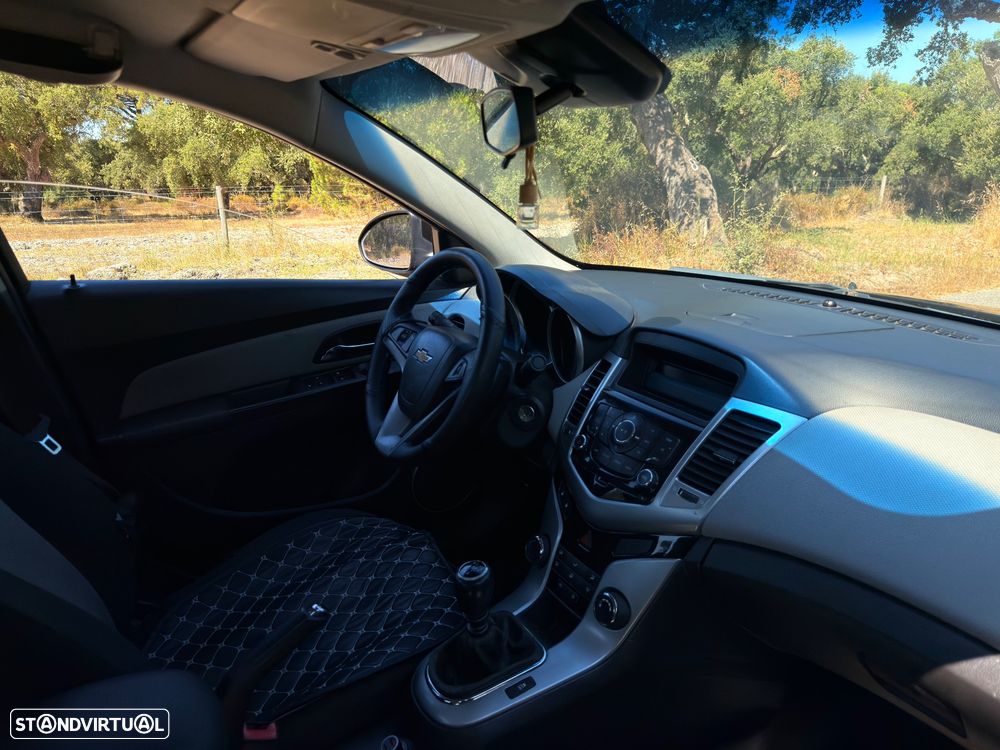 Chevrolet Cruze 1.6 LS - 8
