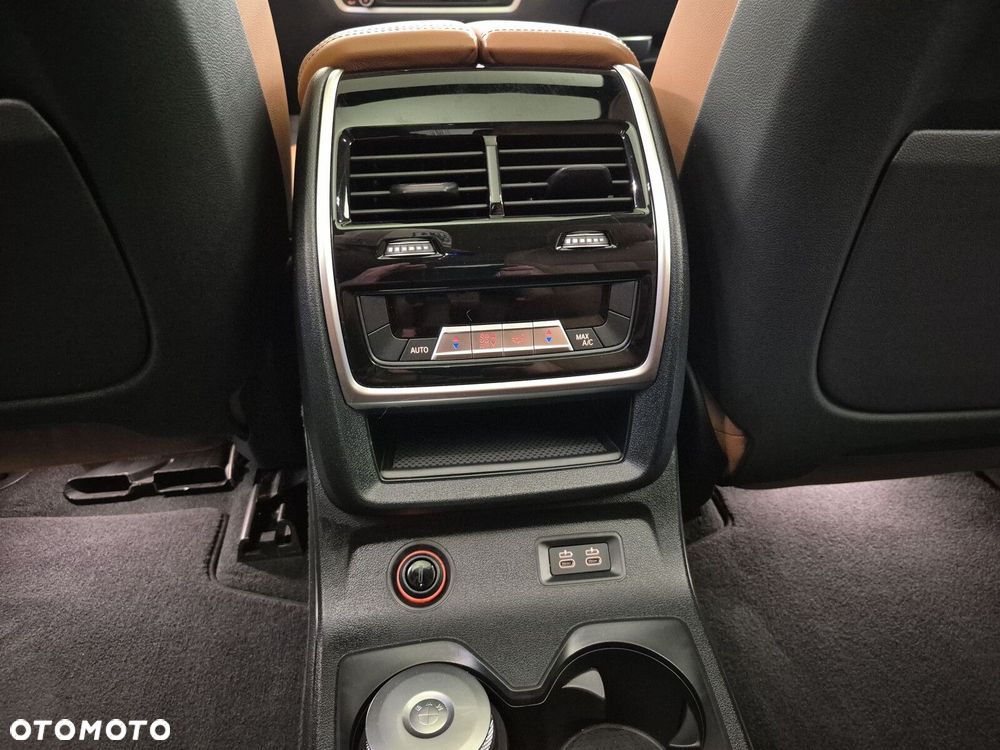 BMW X7 - 27