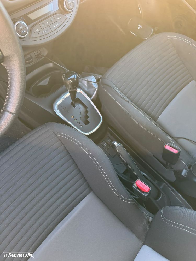Toyota Yaris 1.5 HSD Comfort - 9