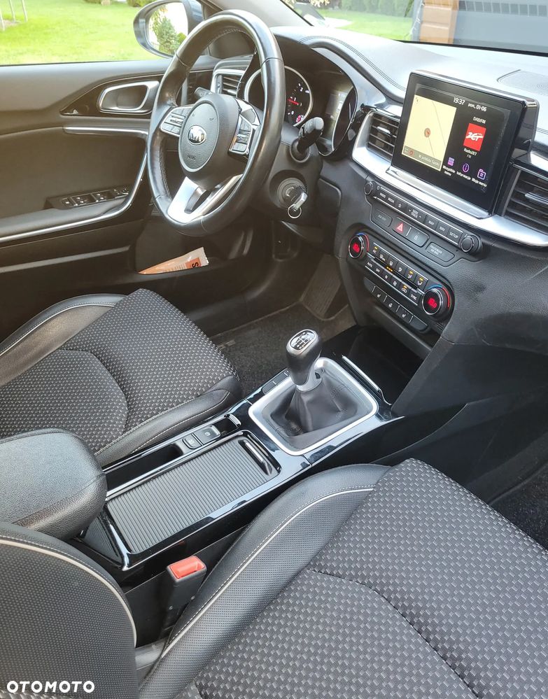 Kia Ceed - 10