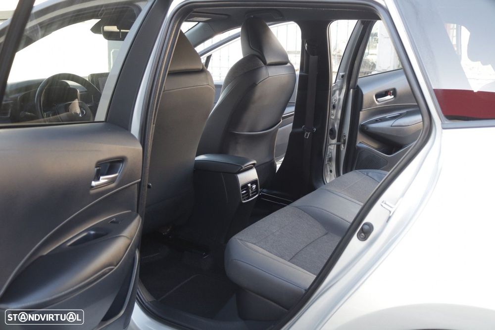 Toyota Corolla Touring Sports 1.8 Hybrid Comfort+P.Sport - 24