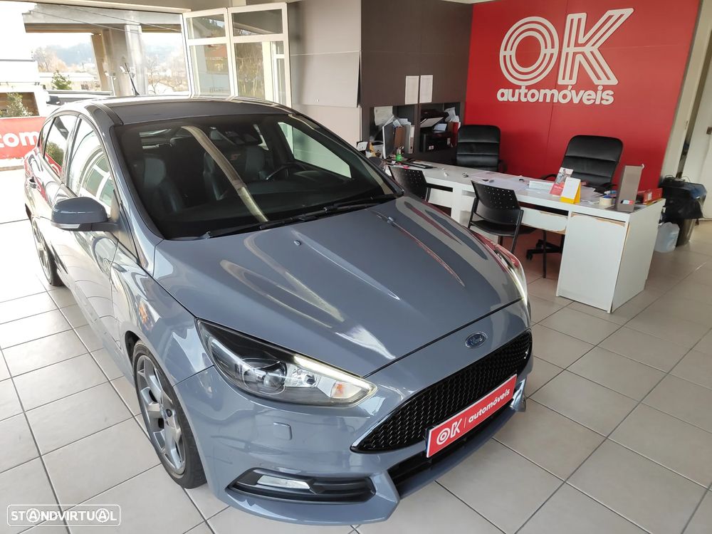 Ford Focus 2.0 EcoBoost ST c/ Pack Pele Desportiva - 3
