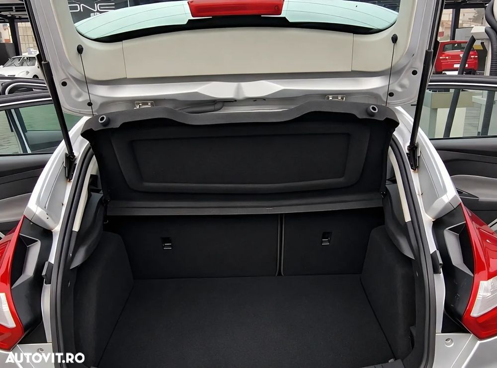 Ford Focus 1.6 TDCI DPF Titanium - 9