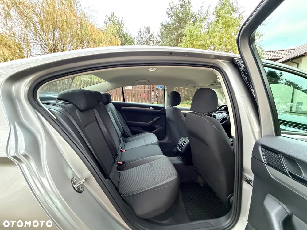 Volkswagen Passat 1.6 TDI BMT Comfortline - 30
