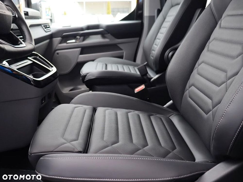 Ford Tourneo Custom - 15
