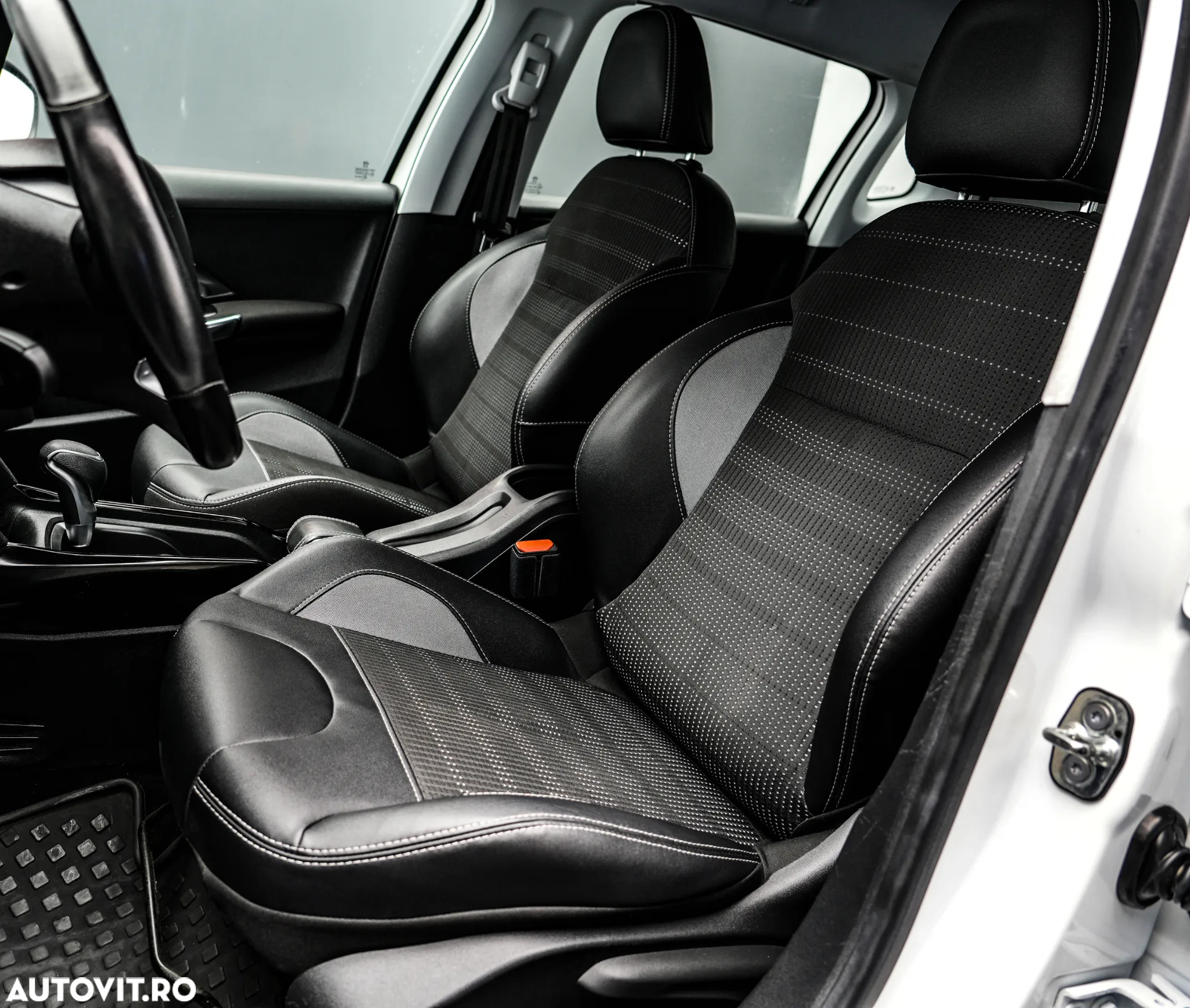 Peugeot 2008 1.2 PureTech Turbo EAT6 S&S Allure - 14