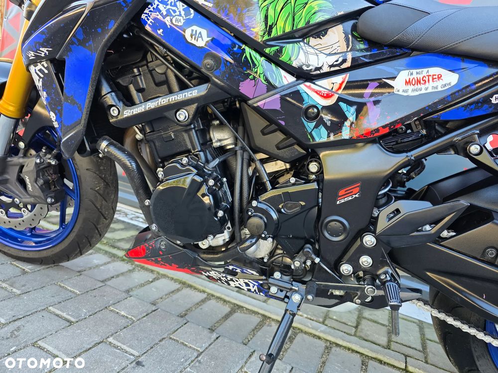 Suzuki GSX - 12
