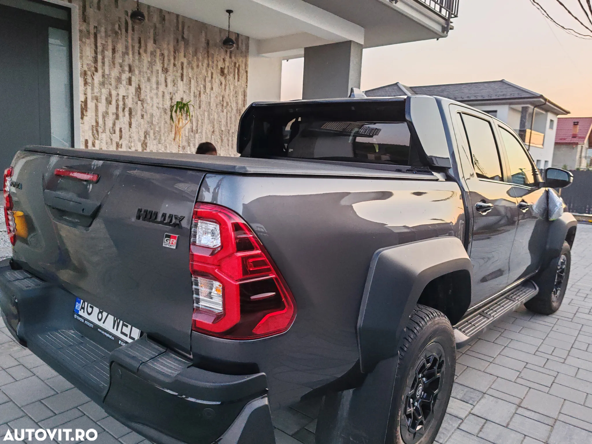 Toyota Hilux 2.8D 204CP 4x4 Double Cab AT GR Sport II - 10