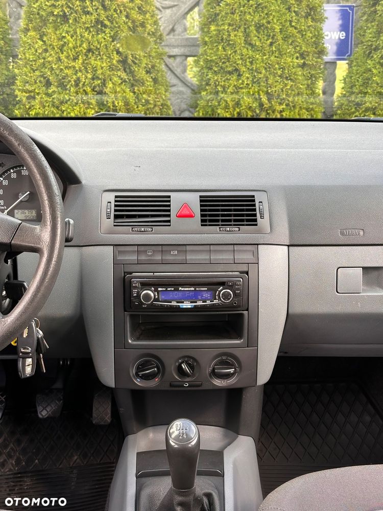 Skoda Fabia 1.4 16V Combi Exact - 12