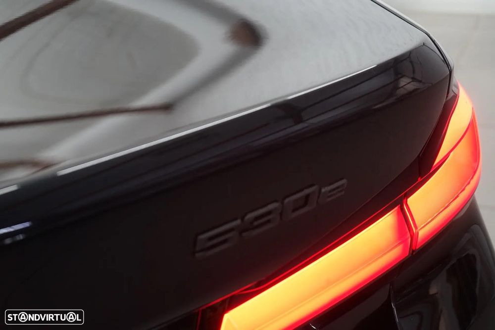BMW 530 e Pack M - 16
