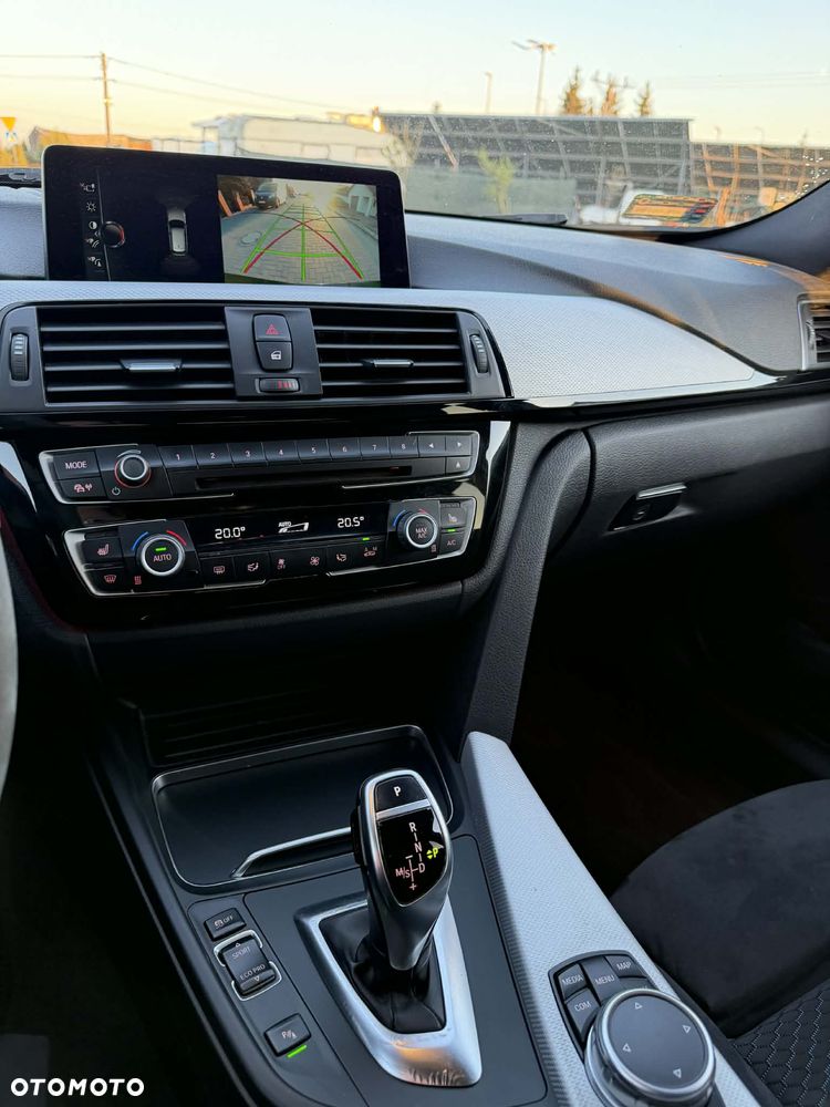 BMW Seria 3 320d M Sport - 8