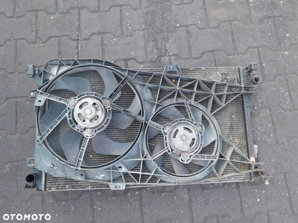 Wentylatory chłodnicy RENAULT Trafic II lift 06-14r. 2.5 DCI - 1