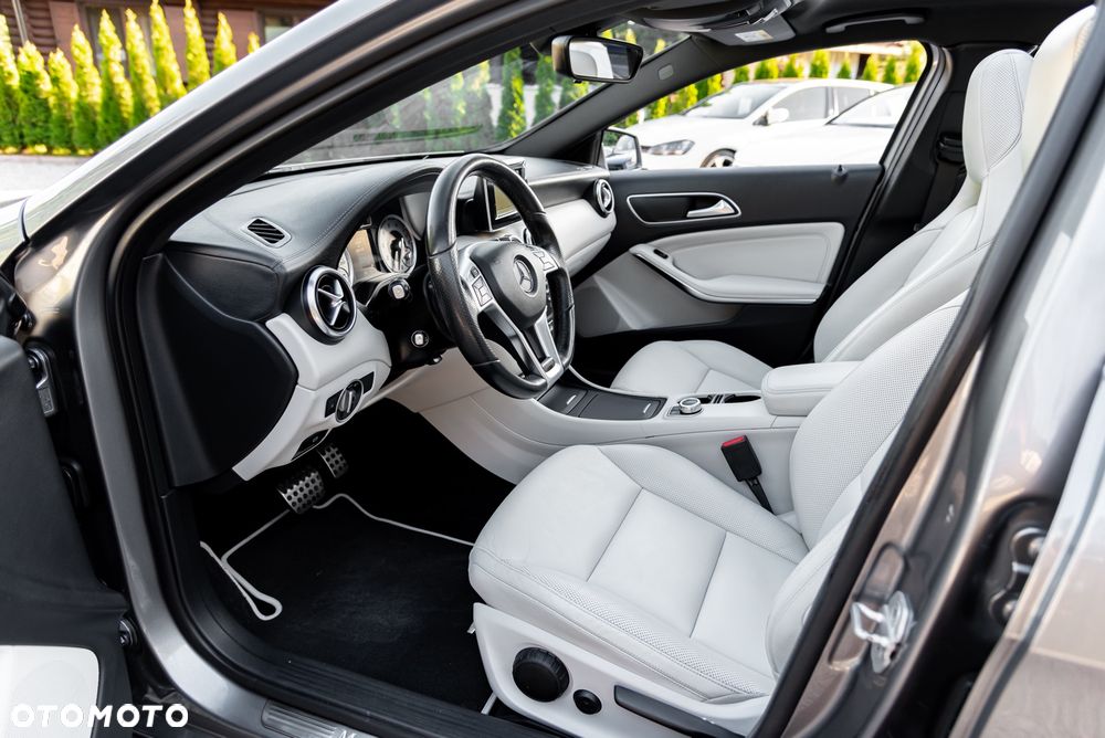 Mercedes-Benz Klasa A 250 4Matic 7G-DCT AMG Line - 19