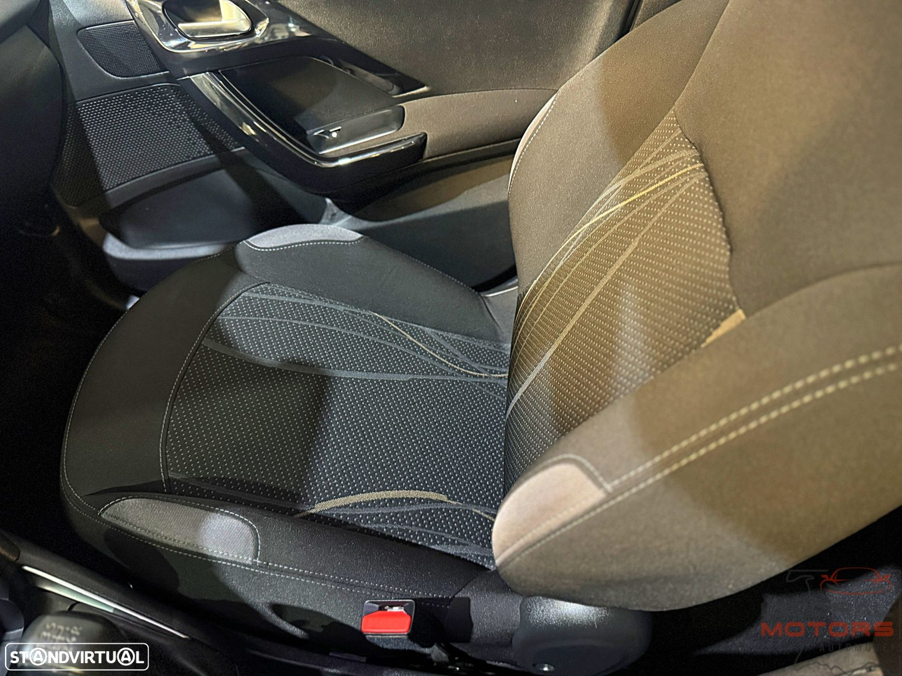 Peugeot 208 1.2 VTi SE Style - 20