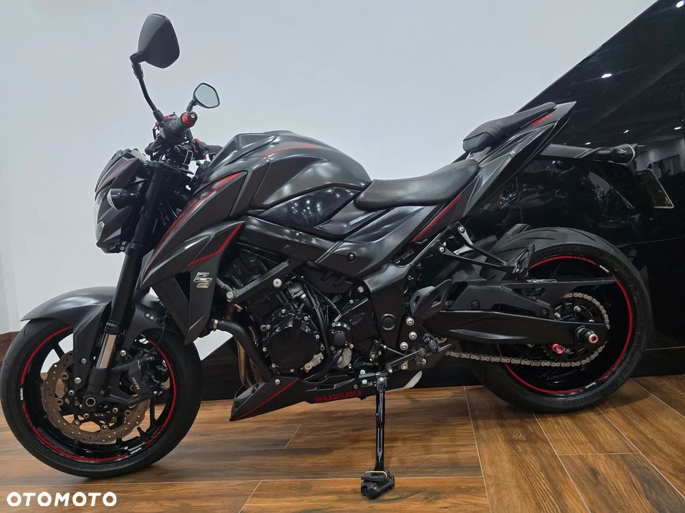 Suzuki GSX - 27