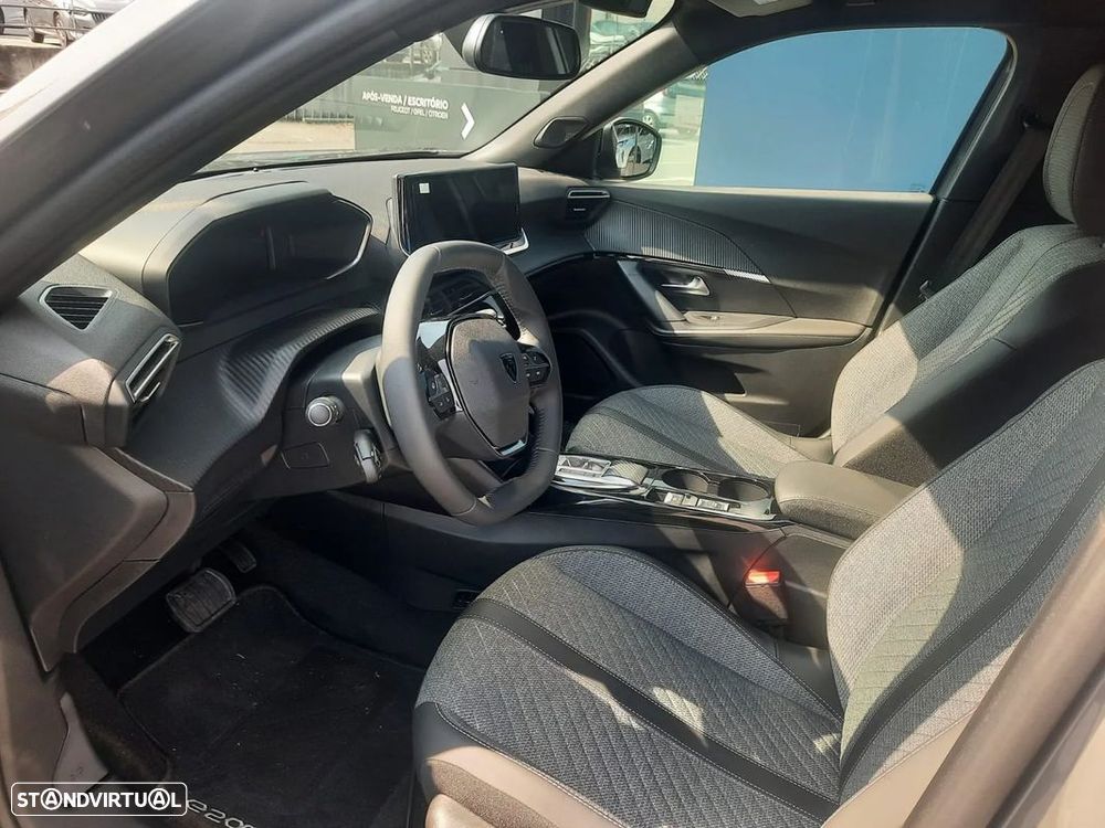 Peugeot e-2008 50 kWh Allure - 8