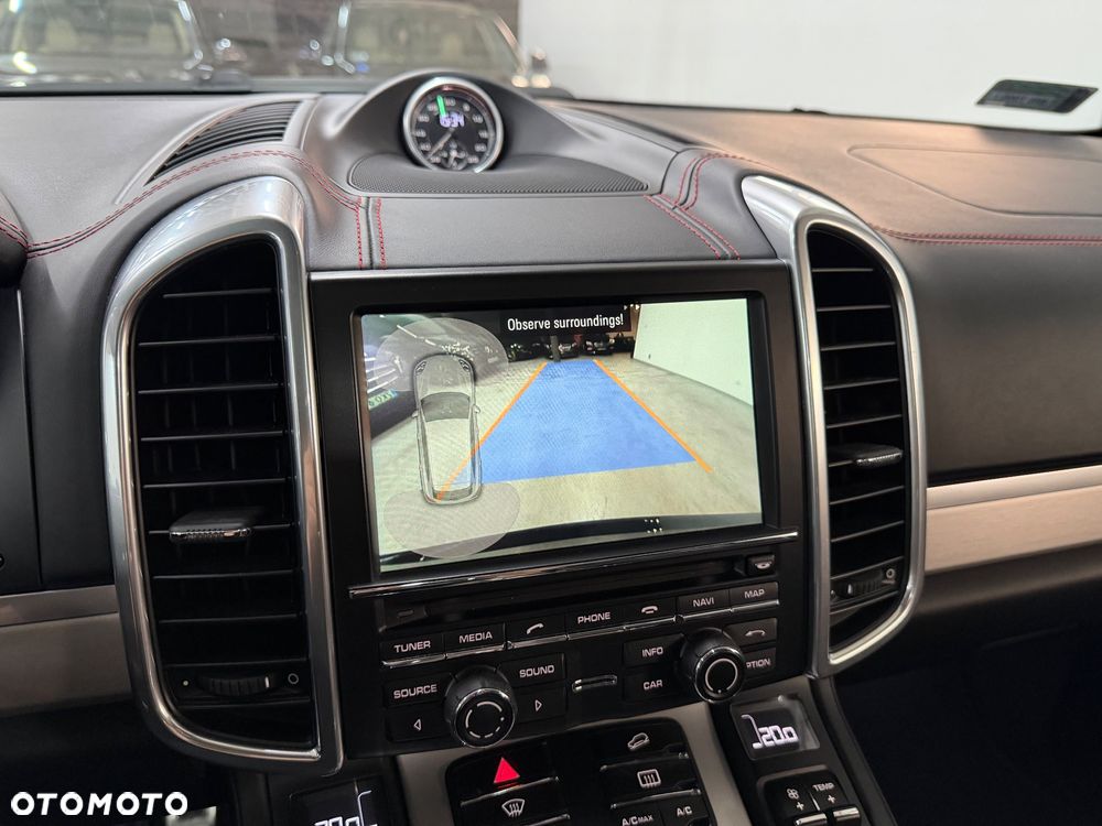 Porsche Cayenne - 36