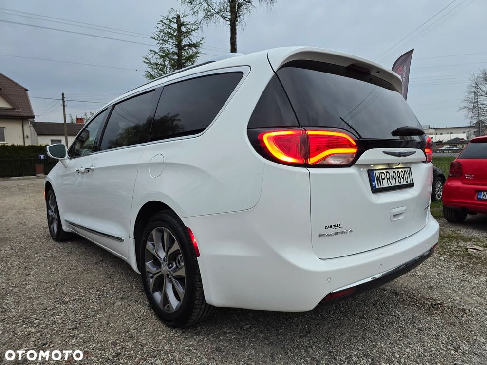 Chrysler Pacifica - 5