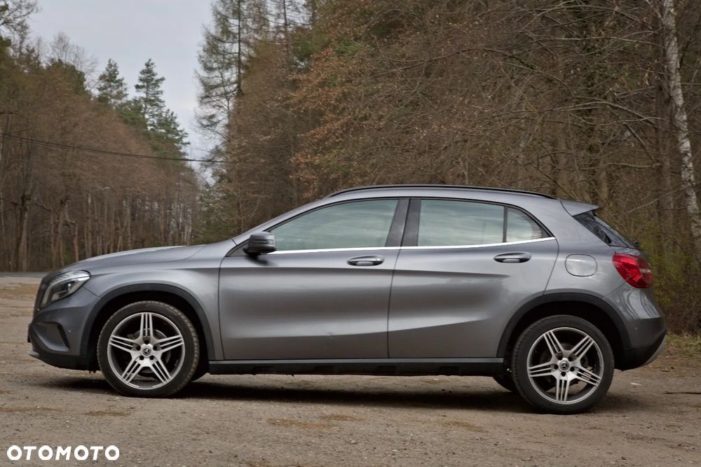 Mercedes-Benz GLA 200 7G-DCT - 34