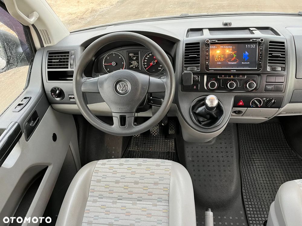 Volkswagen Caravelle - 36
