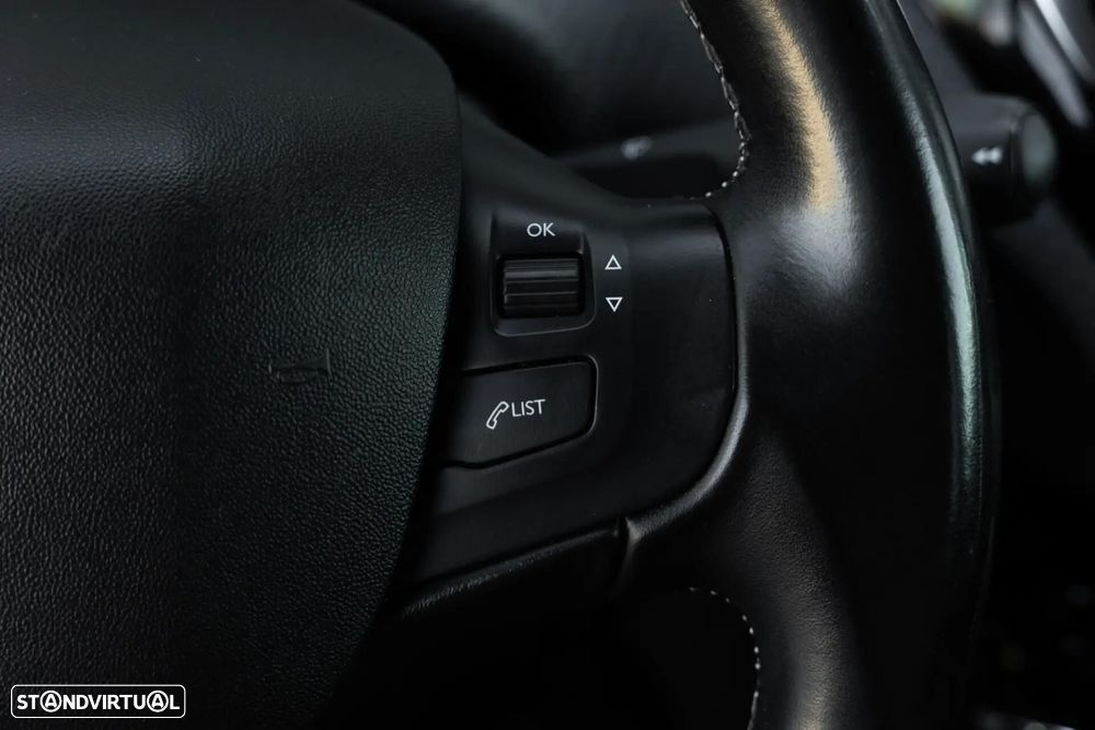 Peugeot 2008 1.2 PureTech Allure - 36